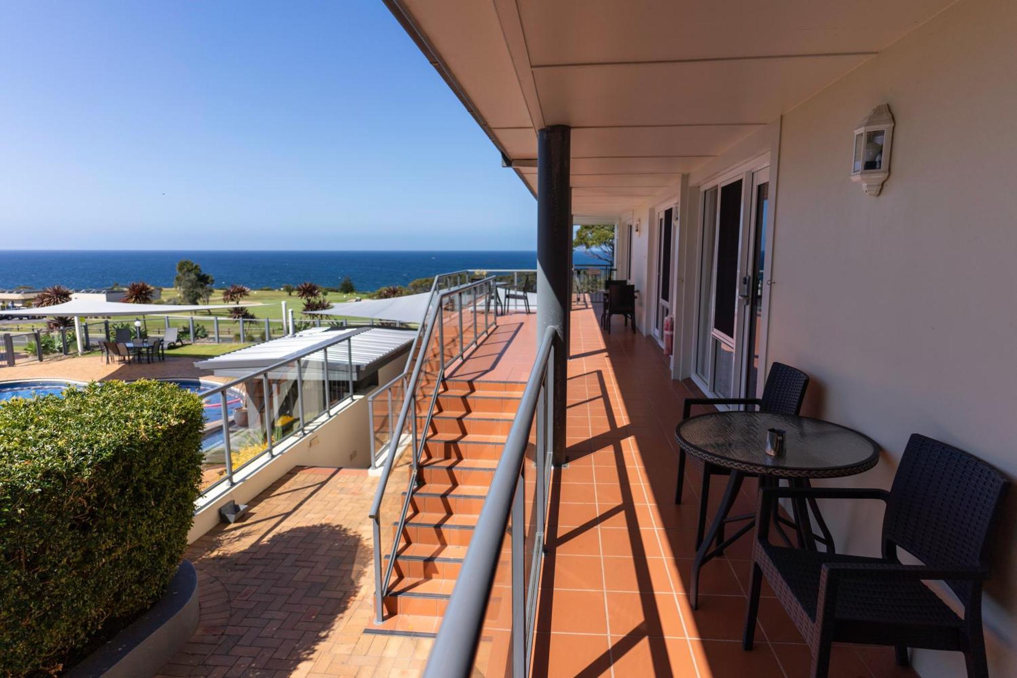 Amooran Oceanside Apartments And Motel Narooma Exterior foto